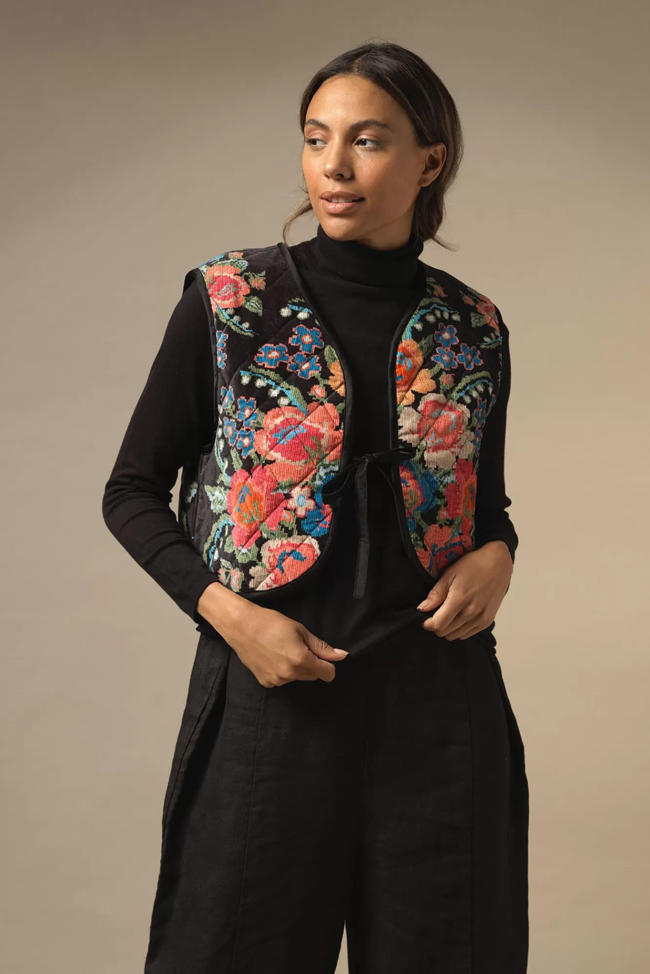 Women One Hundred Stars Gilets-Woven Flower Black Gilet